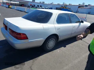 1991 Lexus LS z VIN JT8UF11E5M0073935, wystawiony jako IAAI lot #41633383 z przebiegiem 139 408 mil mil oraz . Historia ofert i sprzedaży dostępna na DreamBid. Obrazek 4.