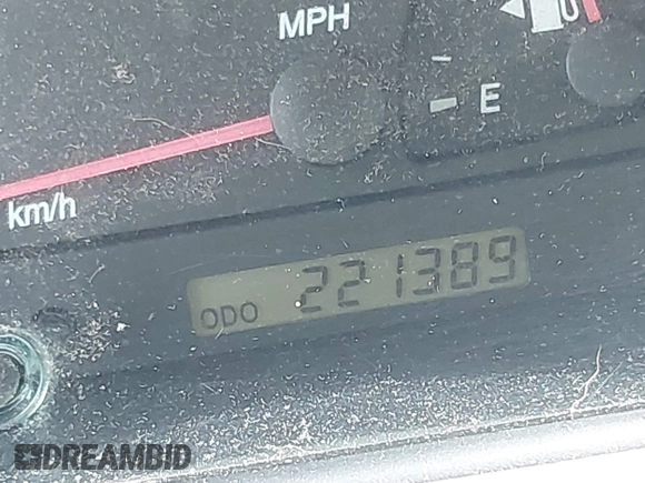 2002 Toyota Camry LE z VIN 4T1BE30K32U110304, wystawiony jako IAAI lot #42357455 z przebiegiem 221 389 mil mil oraz . Historia ofert i sprzedaży dostępna na DreamBid. Obrazek 15.