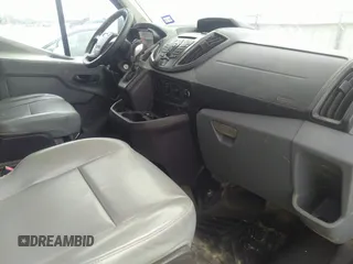 2015 Ford Transit Passenger XL z VIN 1FBAX2CG3FKA97085, wystawiony jako IAAI lot #42210744 z przebiegiem 81 911 mil mil oraz . Historia ofert i sprzedaży dostępna na DreamBid. Obrazek 5.