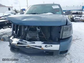 2011 Chevrolet Silverado 1500 LT with VIN 1GCRKSE36BZ439427, listed as a IAAI auction lot 41407207 with 174,094 mi miles. Bid and sale history available at carsss.com. Image 6.