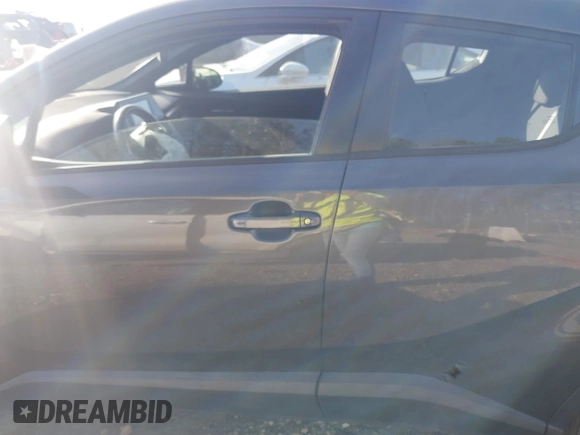 2018 Toyota C-HR XLE z VIN NMTKHMBX6JR044116, wystawiony jako IAAI lot #41446974 z przebiegiem 67 346 mil mil oraz . Historia ofert i sprzedaży dostępna na DreamBid. Obrazek 14.