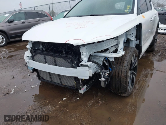 2024 Volvo XC40 Plus Bright Theme z VIN YV4L12UEXR2202130, wystawiony jako IAAI lot #41876910 z przebiegiem 15 997 mil mil oraz . Historia ofert i sprzedaży dostępna na DreamBid. Obrazek 6.