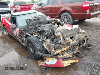 1984 Chevrolet Corvette z VIN 1G1AY0785E5147037, wystawiony jako IAAI lot #42313835 z przebiegiem Nie podano mil oraz . Historia ofert i sprzedaży dostępna na DreamBid. Obrazek 1.
