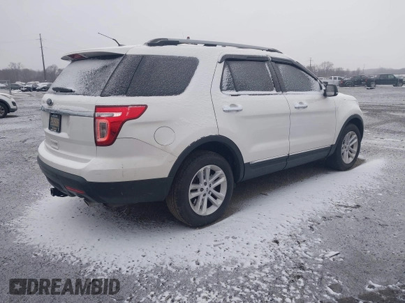 2014 Ford Explorer XLT with VIN 1FM5K7D85EGB32187, listed as a IAAI auction lot 41288259 with 237,289 mi miles. Bid and sale history available at carsss.com. Image 4.