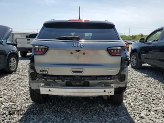 2020 Jeep Compass Latitude z VIN 3C4NJDBB3LT100870, wystawiony jako Copart lot #55840125 z przebiegiem 58 999 mil mil oraz Szkoda całkowita • Salvage title. Historia ofert i sprzedaży dostępna na DreamBid. Obrazek 6.