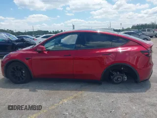 2024 Tesla Model Y с VIN 7SAYGDED7RF045410, выставлен на аукционе IAAI как лот 42000700 с пробегом 13 021 миль миль и . История ставок и продаж доступна на DreamBid. Изображение 15.