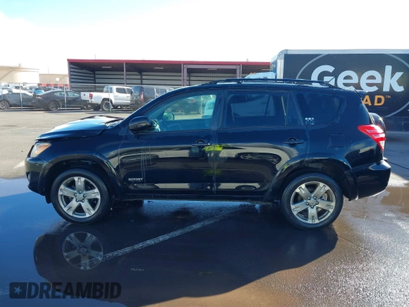 2011 Toyota RAV4 Sport z VIN JTMWF4DV9B5041304, wystawiony jako IAAI lot #41252905 z przebiegiem 96 179 mil mil oraz . Historia ofert i sprzedaży dostępna na DreamBid. Obrazek 14.