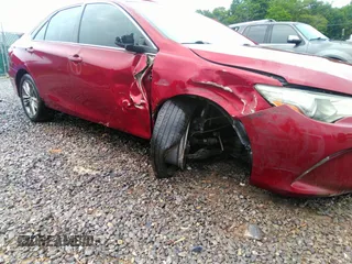 2017 Toyota Camry XLE z VIN 4T1BF1FK9HU699893, wystawiony jako IAAI lot #33158588 z przebiegiem 139 476 mil mil oraz . Historia ofert i sprzedaży dostępna na DreamBid. Obrazek 6.