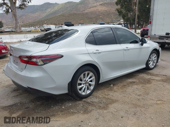 2024 Toyota Camry LE z VIN 4T1C11AK9RU228788, wystawiony jako IAAI lot #42108189 z przebiegiem 26 359 mil mil oraz . Historia ofert i sprzedaży dostępna na DreamBid. Obrazek 4.