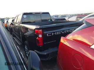 2021 Chevrolet Silverado 1500 LT with VIN 3GCUYDED2MG234431, listed as a IAAI auction lot 40533055 with 61,510 mi miles. Bid and sale history available at carsss.com. Image 3.