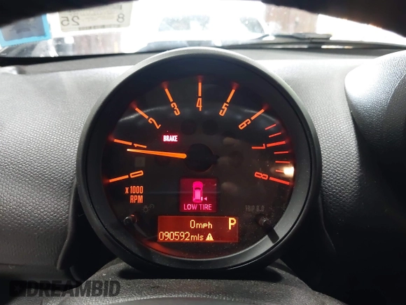 2016 MINI Countryman S with VIN WMWZC5C57GWU20085, listed as a IAAI auction lot 42403406 with 90,592 mi miles and . Bid and sale history available at DreamBid. Image 7.
