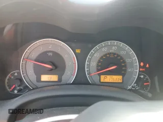 2010 Toyota Corolla z VIN 1NXBU4EE2AZ380585, wystawiony jako Copart lot #57024125 z przebiegiem 175 334 mil mil oraz Szkoda całkowita • Salvage title. Historia ofert i sprzedaży dostępna na DreamBid. Obrazek 9.