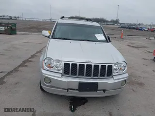 2007 Jeep Grand Cherokee Overland with VIN 1J8HR68237C676686, listed as a IAAI auction lot 42073411 with 194,524 mi miles. Bid and sale history available at carsss.com. Image 12.