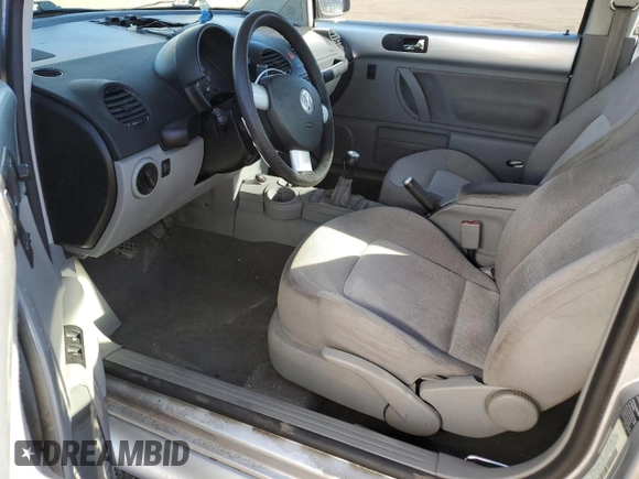 2004 Volkswagen Beetle with VIN 3VWCD31C54M409221, listed as a Copart auction lot 83323024 with 116,352 mi miles and Salvage Title. Bid and sale history available at DreamBid. Image 8.