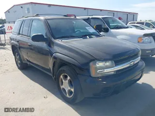 2007 Chevrolet TrailBlazer LS with VIN 1GNDS13S672255756, listed as a IAAI auction lot 42080597 with 194,335 mi miles. Bid and sale history available at carsss.com. Image 1.