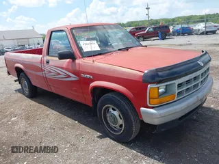 1992 Dodge Dakota "S" with VIN 1B7FL26X3NS677489, listed as a IAAI auction lot 42167931 with 108,582 mi miles. Bid and sale history available at carsss.com. Image 1.