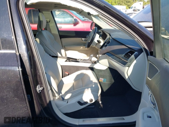 2020 Volvo XC90 Momentum с VIN YV4A221K9L1552490, выставлен на аукционе IAAI как лот 42050315 с пробегом 55 764 миль миль и . История ставок и продаж доступна на DreamBid. Изображение 5.