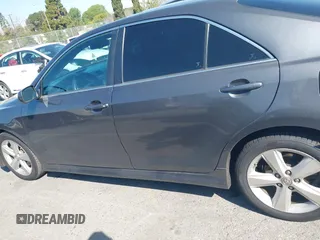 2011 Toyota Camry LE z VIN 4T1BF3EKXBU197608, wystawiony jako IAAI lot #41848207 z przebiegiem 131 676 mil mil oraz . Historia ofert i sprzedaży dostępna na DreamBid. Obrazek 14.