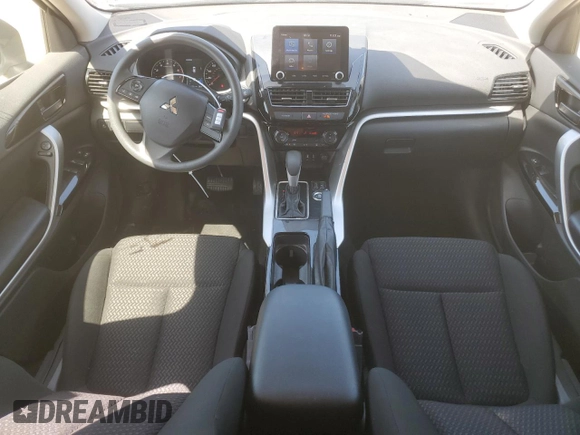 2024 Mitsubishi Eclipse Cross LE z VIN JA4ATVAA9RZ014479, wystawiony jako Copart lot #52881185 z przebiegiem 19 406 mil mil oraz Czysty tytuł • Clean title. Historia ofert i sprzedaży dostępna na DreamBid. Obrazek 8.
