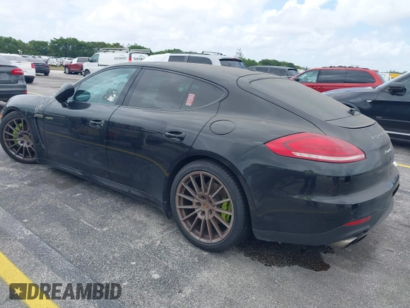 2015 Porsche Panamera S E-Hybrid z VIN WP0AD2A72FL040703, wystawiony jako IAAI lot #41937431 z przebiegiem 77 933 mil mil oraz . Historia ofert i sprzedaży dostępna na DreamBid. Obrazek 3.
