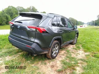 2023 Toyota RAV4 Hybrid LE z VIN 4T3MWRFV4PU090900, wystawiony jako IAAI lot #42299116 z przebiegiem 61 177 mil mil oraz . Historia ofert i sprzedaży dostępna na DreamBid. Obrazek 4.