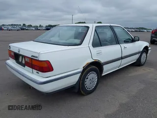 1988 Honda Accord z VIN 1HGCA5636JA003992, wystawiony jako IAAI lot #42474683 z przebiegiem 184 868 mil mil oraz . Historia ofert i sprzedaży dostępna na DreamBid. Obrazek 4.