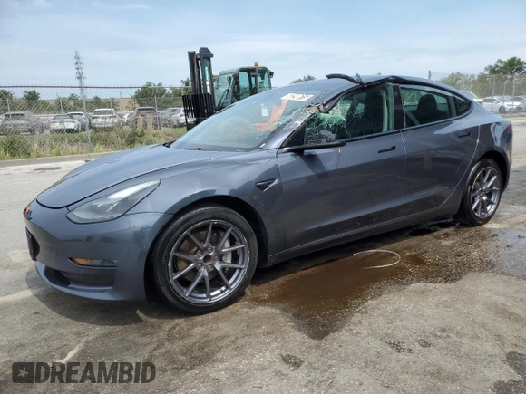 2022 Tesla Model 3 z VIN 5YJ3E1EA1NF368573, wystawiony jako Copart lot #58290615 z przebiegiem 83 229 mil mil oraz Czysty tytuł • Clean title. Historia ofert i sprzedaży dostępna na DreamBid. Obrazek 1.