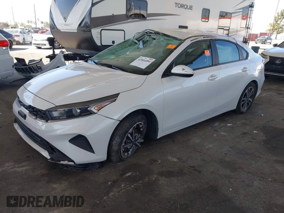 2022 Kia Forte LXS z VIN 3KPF24AD2NE425361, wystawiony jako IAAI lot #42004084 z przebiegiem 61 465 mil mil oraz . Historia ofert i sprzedaży dostępna na DreamBid. Obrazek 2.