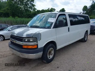 2011 Chevrolet Express Passenger 1LT z VIN 1GAZG1FG7B1171122, wystawiony jako IAAI lot #42781322 z przebiegiem 262 838 mil mil oraz . Historia ofert i sprzedaży dostępna na DreamBid. Obrazek 17.