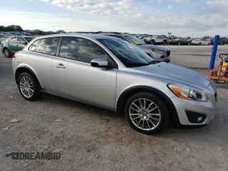 2012 Volvo C30 z VIN YV1672MKXC2286570, wystawiony jako Copart lot #79725734 z przebiegiem 100 661 mil mil oraz Czysty tytuł • Clean title. Historia ofert i sprzedaży dostępna na DreamBid. Obrazek 4.