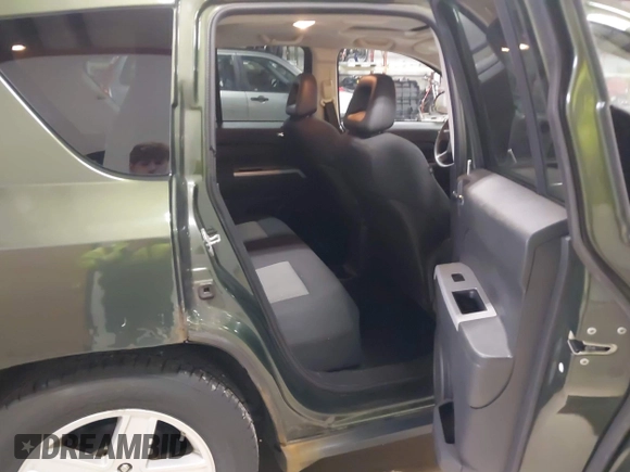 2008 Jeep Compass Sport with VIN 1J8FF47W28D534267, listed as a IAAI auction lot 42009243 with 122,720 mi miles and . Bid and sale history available at carsss.com. Image 8.