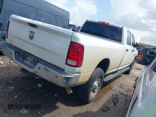 2018 Ram 2500 Tradesman z VIN 3C6UR5HJ5JG284053, wystawiony jako IAAI lot #42672148 z przebiegiem 158 783 mil mil oraz . Historia ofert i sprzedaży dostępna na DreamBid. Obrazek 4.