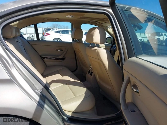 2011 BMW 3 Series 328i with VIN WBAPH7C56BE678004, listed as a IAAI auction lot 41812732 with 218,149 mi miles. Bid and sale history available at carsss.com. Image 8.