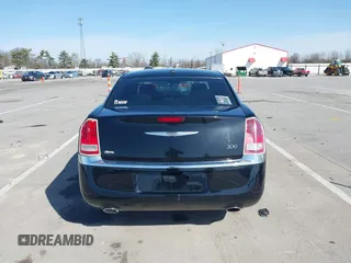 2012 Chrysler 300 z VIN 2C3CCAAG8CH245879, wystawiony jako IAAI lot #41811243 z przebiegiem 177 634 mil mil oraz . Historia ofert i sprzedaży dostępna na DreamBid. Obrazek 17.