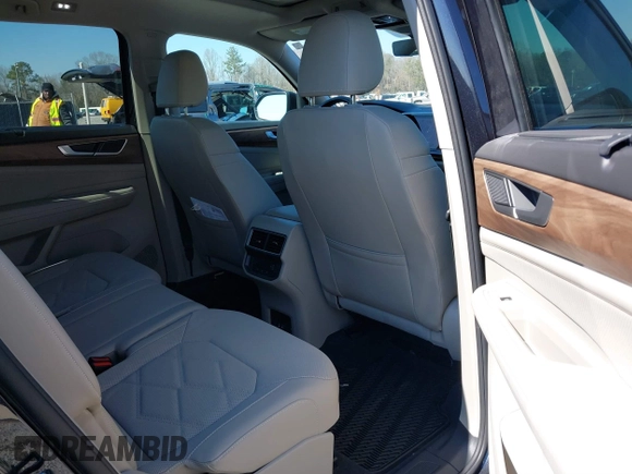2024 Volkswagen Atlas SE with VIN 1V2JR2CA5RC532574, listed as a IAAI auction lot 41640988 with 24,048 mi miles and . Bid and sale history available at DreamBid. Image 8.