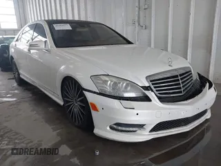 2010 Mercedes-Benz S 550 z VIN WDDNG8GB1AA352707, wystawiony jako IAAI lot #42362577 z przebiegiem 201 878 mil mil oraz . Historia ofert i sprzedaży dostępna na DreamBid. Obrazek 1.