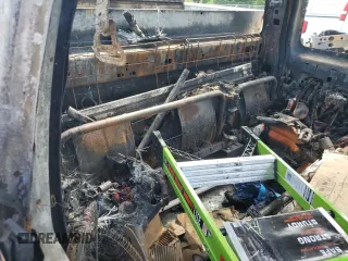 2006 Ford F-250 XL z VIN 1FTSX21576ED46732, wystawiony jako Copart lot #59038184 z przebiegiem Nie podano mil oraz Nie do naprawy • Non repairable. Historia ofert i sprzedaży dostępna na DreamBid. Obrazek 10.