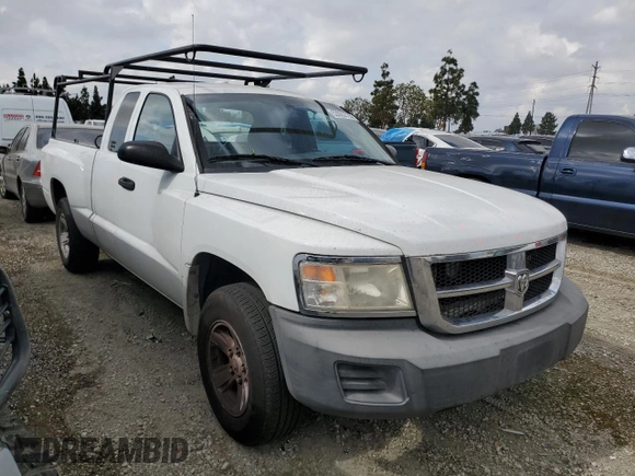 2008 Dodge Dakota z VIN 1D3HE32KX8S525837, wystawiony jako Copart lot #53922725 z przebiegiem 138 810 mil mil oraz Szkoda całkowita • Salvage title. Historia ofert i sprzedaży dostępna na DreamBid. Obrazek 4.