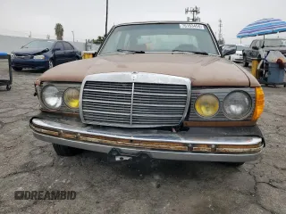 1981 Mercedes-Benz 300 with VIN WDBAB30A3BB219467, listed as a Copart auction lot 76183454 with 123,938 mi miles and Clean Title. Bid and sale history available at carsss.com. Image 5.
