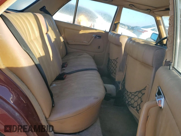 1983 Mercedes-Benz 300 D z VIN WDBAB33A8DB029422, wystawiony jako Copart lot #41494185 z przebiegiem 194 507 mil mil oraz Szkoda całkowita • Salvage title. Historia ofert i sprzedaży dostępna na DreamBid. Obrazek 10.