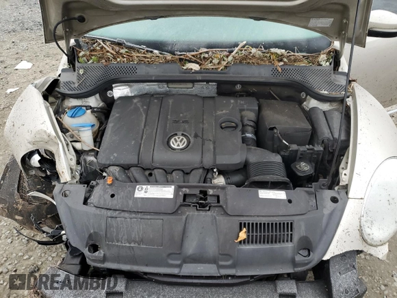 2013 Volkswagen Beetle 2.5L w/Sun with VIN 3VWJP7AT2DM673129, listed as a Copart auction lot 43284955 with 145,864 mi miles and Salvage title. Bid and sale history available at DreamBid. Image 13.