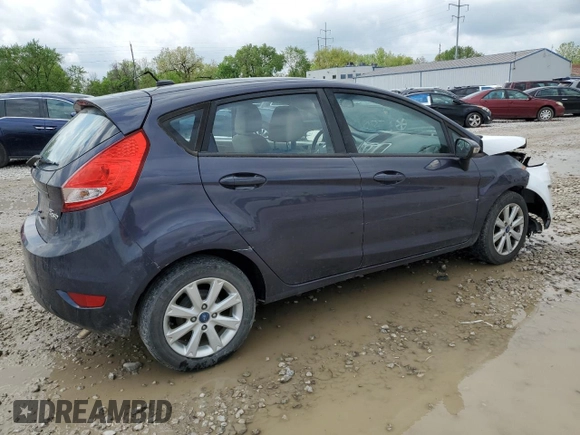 2013 Ford Fiesta SE z VIN 3FADP4EJ8DM146676, wystawiony jako Copart lot #55565485 z przebiegiem 168 801 mil mil oraz Szkoda całkowita • Salvage title. Historia ofert i sprzedaży dostępna na DreamBid. Obrazek 3.
