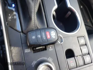 2024 Toyota Highlander LE z VIN 5TDKDRBH3RS531823, wystawiony jako IAAI lot #41769437 z przebiegiem 27 754 mil mil oraz . Historia ofert i sprzedaży dostępna na DreamBid. Obrazek 11.