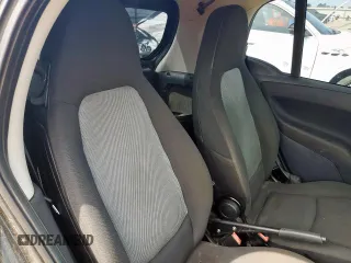 2013 Smart fortwo Pure z VIN WMEEJ3BA8DK684446, wystawiony jako Copart lot #63927965 z przebiegiem 94 604 mil mil oraz Czysty tytuł • Clean title. Historia ofert i sprzedaży dostępna na DreamBid. Obrazek 10.