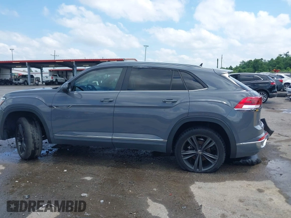2021 Volkswagen Atlas SE with VIN 1V2PE2CA2MC207444, listed as a IAAI auction lot 42268653 with 70,202 mi miles and . Bid and sale history available at DreamBid. Image 14.