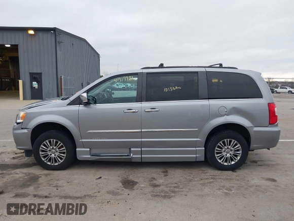2013 Chrysler Town & Country Touring-L with VIN 2C4RC1CG0DR684329, listed as a IAAI auction lot 41919921 with 101,868 mi miles. Bid and sale history available at carsss.com. Image 14.
