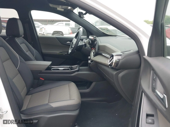 2025 Chevrolet Equinox FWD LT with VIN 3GNAXHEG7SL215828, listed as a IAAI auction lot 41877169 with 4,928 mi miles. Bid and sale history available at carsss.com. Image 5.