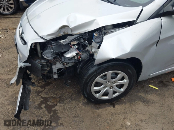 2012 Hyundai Accent GLS z VIN KMHCT4AE8CU197739, wystawiony jako IAAI lot #37738877 z przebiegiem 158 688 mil mil oraz . Historia ofert i sprzedaży dostępna na DreamBid. Obrazek 6.