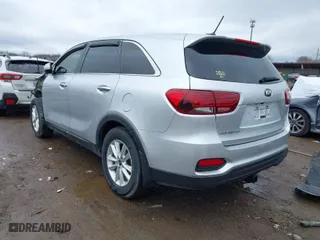 2019 Kia Sorento LX with VIN 5XYPGDA31KG436492, listed as a IAAI auction lot 41900083 with 106,789 mi miles. Bid and sale history available at carsss.com. Image 3.