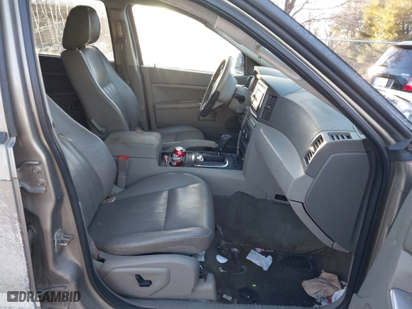 2005 Jeep Grand Cherokee Laredo with VIN 1J4HR48N55C561732, listed as a IAAI auction lot 41349373 with 185,920 mi miles. Bid and sale history available at carsss.com. Image 5.